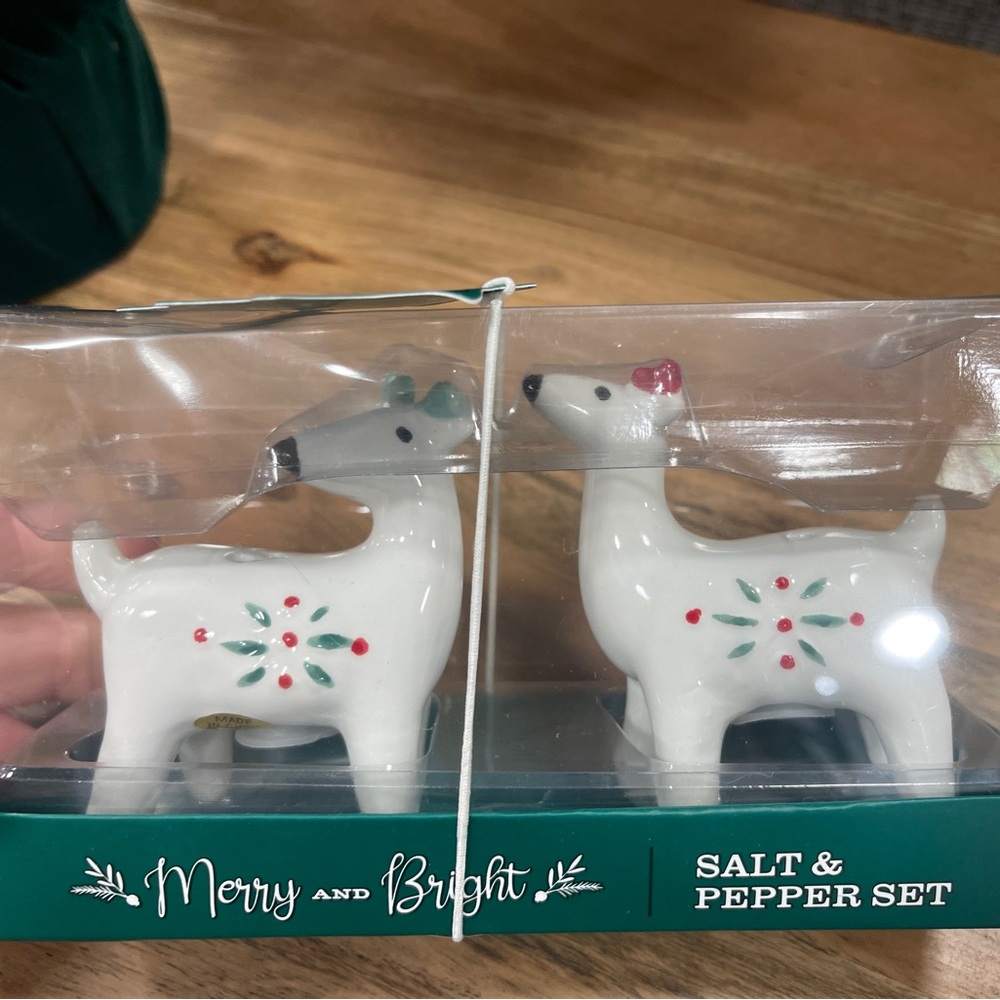 White Christmas Winter Reindeer Folk Style Set of Salt & Pepper Shakers NWT